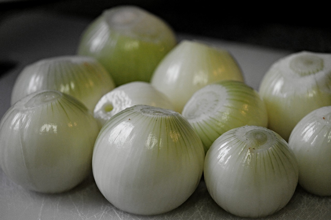 Hacka en lök och lägg den i ditt te på detta sätt: Ett 100 år gammalt läkande recept!